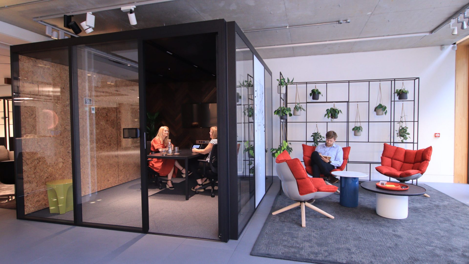 Adaptable-Meeting-Room-Optima-Showroom